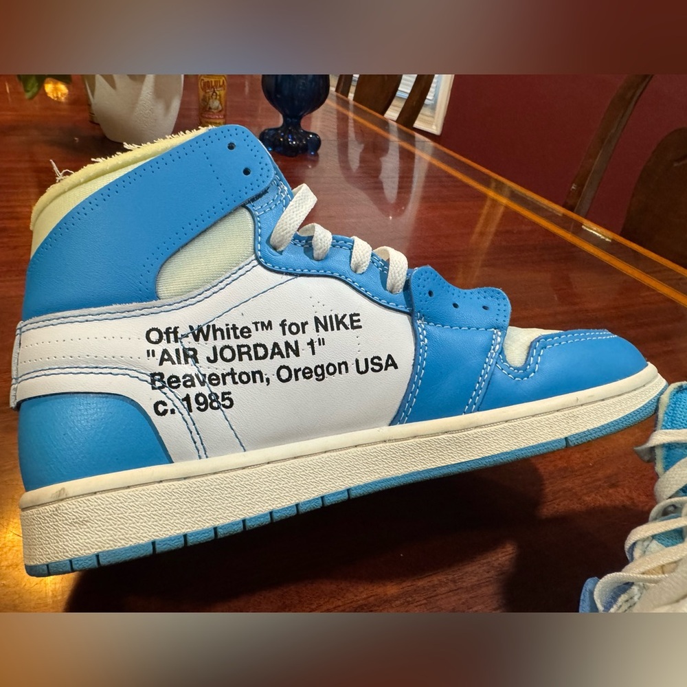 Nike Men’s Jordan 1 Off White Blue and White Sneakers - Picture 7 of 16